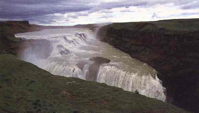 HS44IcelandFalls.jpg (16209 bytes)