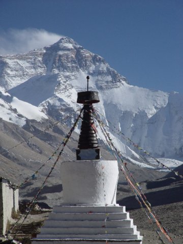 ct-dw-Rongbuk-Monastery-atEverest.jpg (194759 bytes)