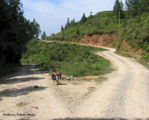 Orientation isn't easy in Guizhou's back county: 
no signs, no one to ask for directions. 