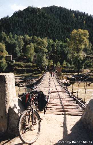 toll-bridge at the border between Qinghai and Ganzi