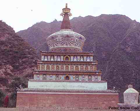 stupa.jpg (16911 bytes)