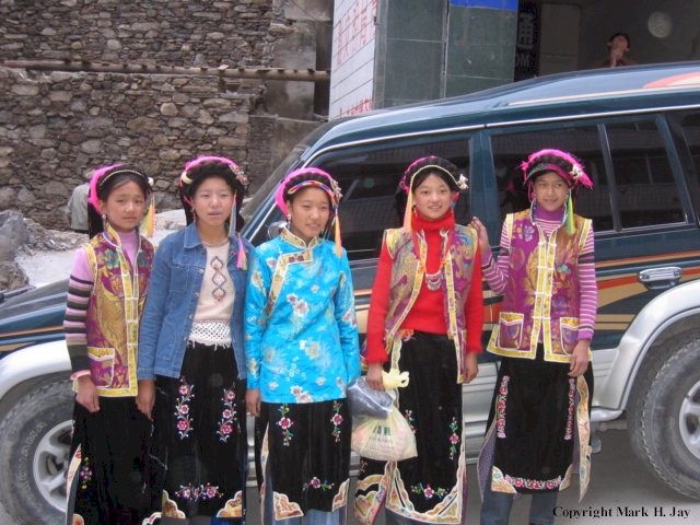 lovely Tibetan girls in traditional clothing