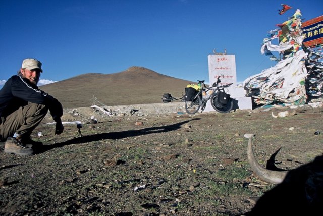 Met Petter (Sweden) just after the 5000km mark. Made this pass together and rode on EBC.